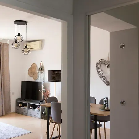 Nest 5 *